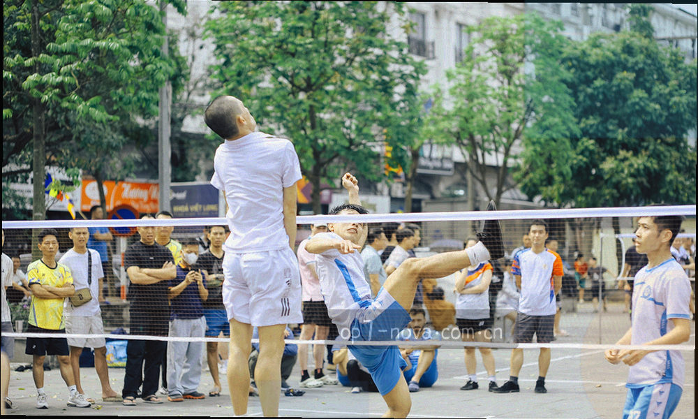 四种颜色的几何标签并排排列，分别代表功能、适配、体验与安全四类变更